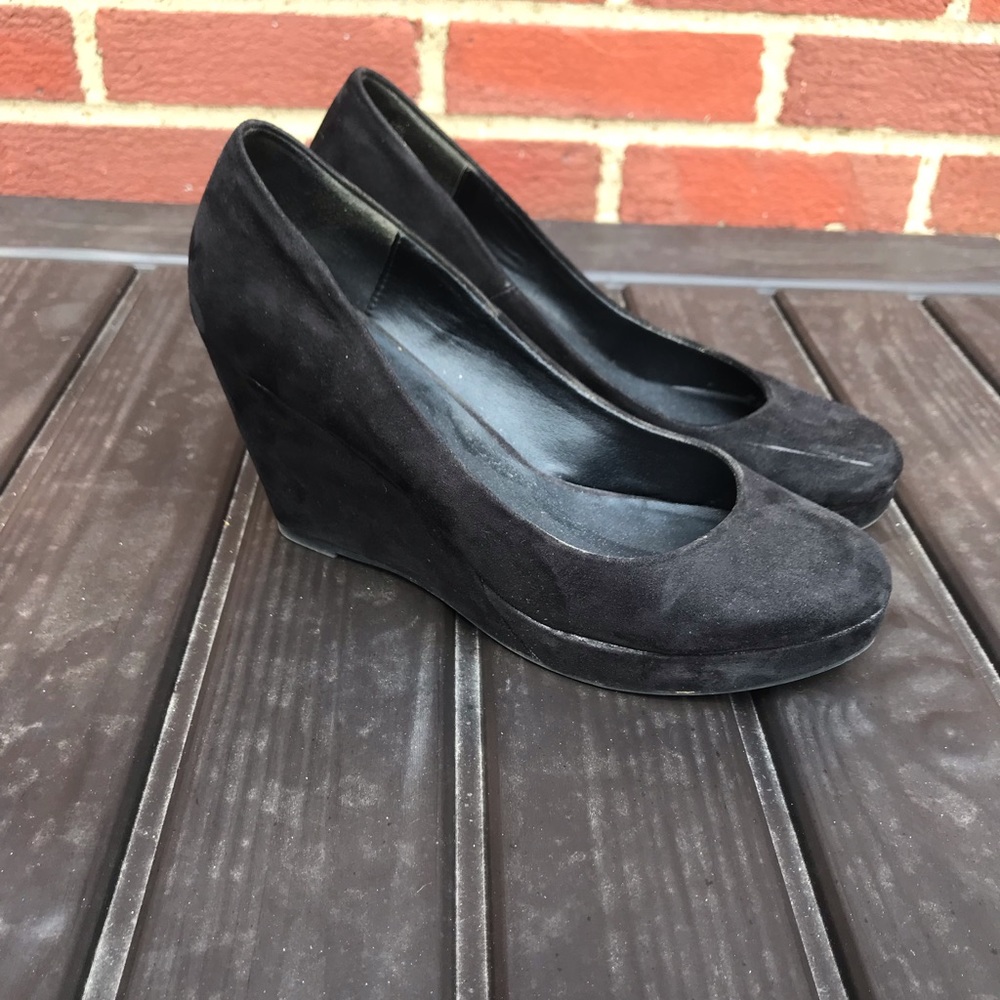 Black wedge heels